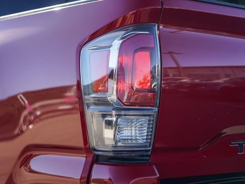 Certified 2022 Toyota Tacoma TRD Off-Road w/ Technology Package image 9