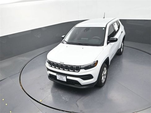 Used 2025 Jeep Compass Sport image 11