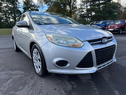 Used 2013 Ford Focus SE w/ SE Winter Pkg image 7