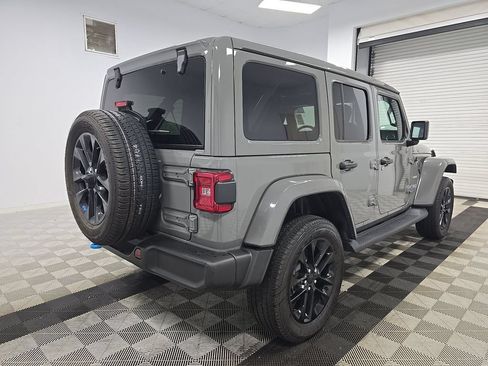 Used 2022 Jeep Wrangler Unlimited Sahara w/ Cold Weather Group AWD/4WD image 2