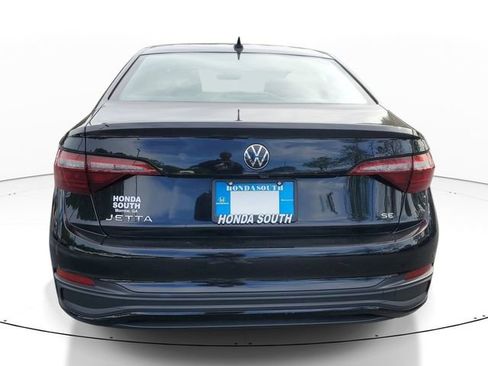 Used 2024 Volkswagen Jetta SE FWD image 5