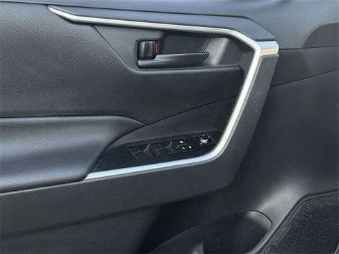 Used 2020 Toyota RAV4 LE image 24