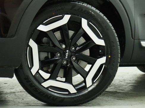 Used 2024 Kia Telluride S FWD image 3