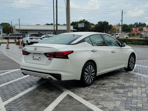 Used 2025 Nissan Altima 2.5 SV w/ SV Premium Package FWD image 5