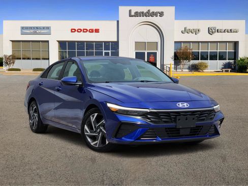 Used 2025 Hyundai Elantra SEL FWD image 1