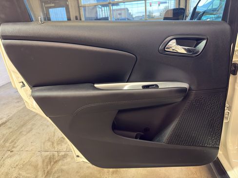 Used 2017 Dodge Journey SE image 28