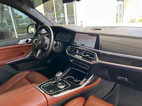 Used 2022 BMW X7 M50i image 21