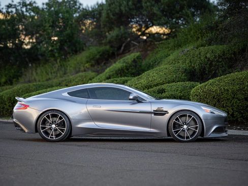 Used 2014 Aston Martin Vanquish Coupe image 32