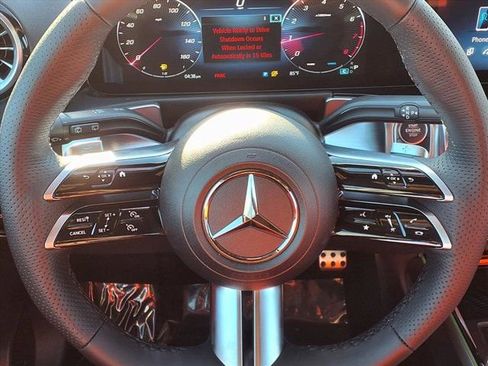 New 2026 Mercedes-Benz GLB 250 image 8