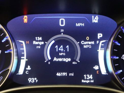 Used 2024 Chrysler Pacifica Touring-L FWD image 8