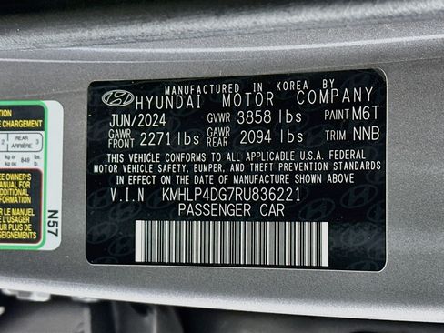 Used 2024 Hyundai Elantra Limited FWD image 12