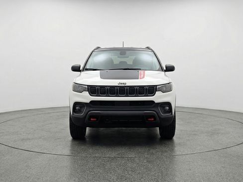 Used 2025 Jeep Compass Trailhawk AWD/4WD image 2