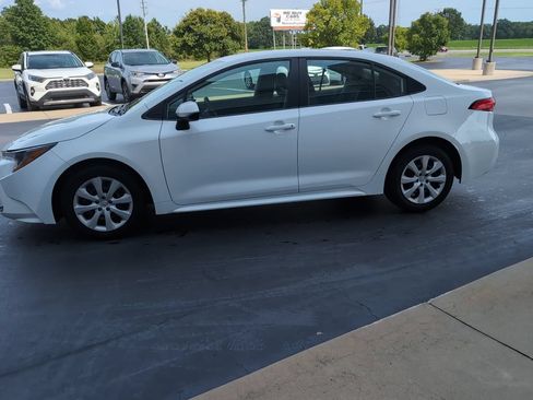 Used 2024 Toyota Corolla LE FWD image 2