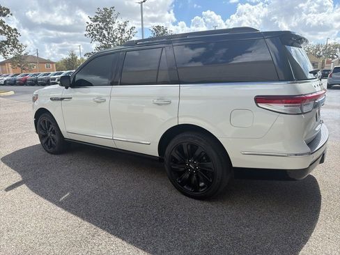 Used 2023 Lincoln Navigator Black Label image 2