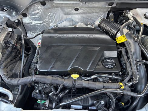 Used 2024 Chevrolet Trax LS image 17