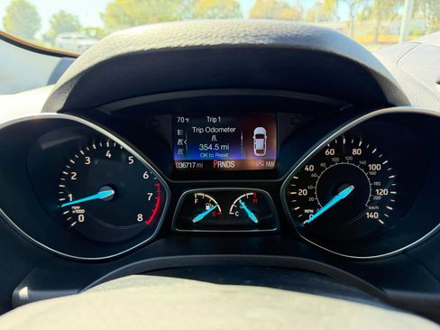 Used 2017 Ford Escape Titanium FWD image 4