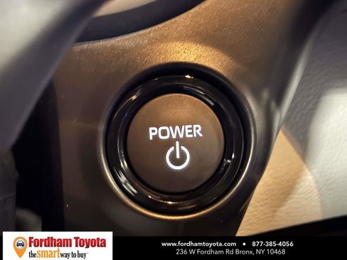 Used 2025 Toyota Sienna LE image 23