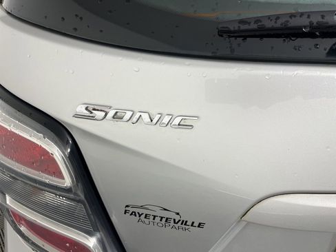 Used 2017 Chevrolet Sonic LT FWD image 3