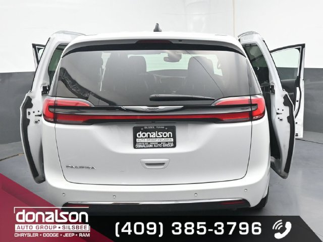 Used 2025 Chrysler Pacifica Select FWD image 26