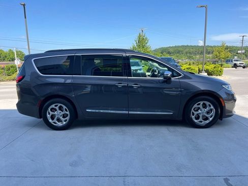 Used 2022 Chrysler Pacifica Limited FWD image 22