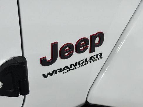 Used 2020 Jeep Wrangler Unlimited Rubicon w/ Uconnect 4C Nav & Sound Group AWD/4WD image 33