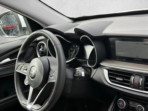 Used 2018 Alfa Romeo Stelvio Ti AWD/4WD image 21