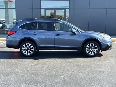 Used 2017 Subaru Outback 3.6R Limited image 2