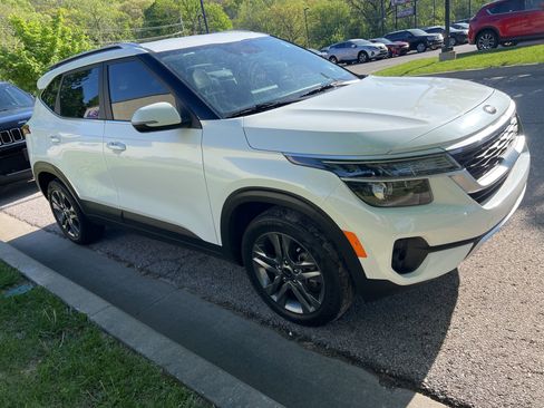 Used 2021 Kia Seltos S FWD image 3