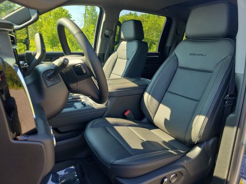New 2026 GMC Sierra 2500 Denali w/ Max Trailering Package AWD/4WD image 4
