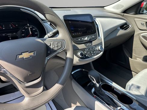 Used 2022 Chevrolet Malibu LT FWD image 15