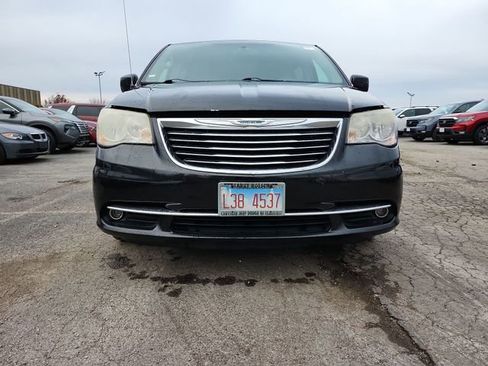 Used 2013 Chrysler Town & Country Touring image 27