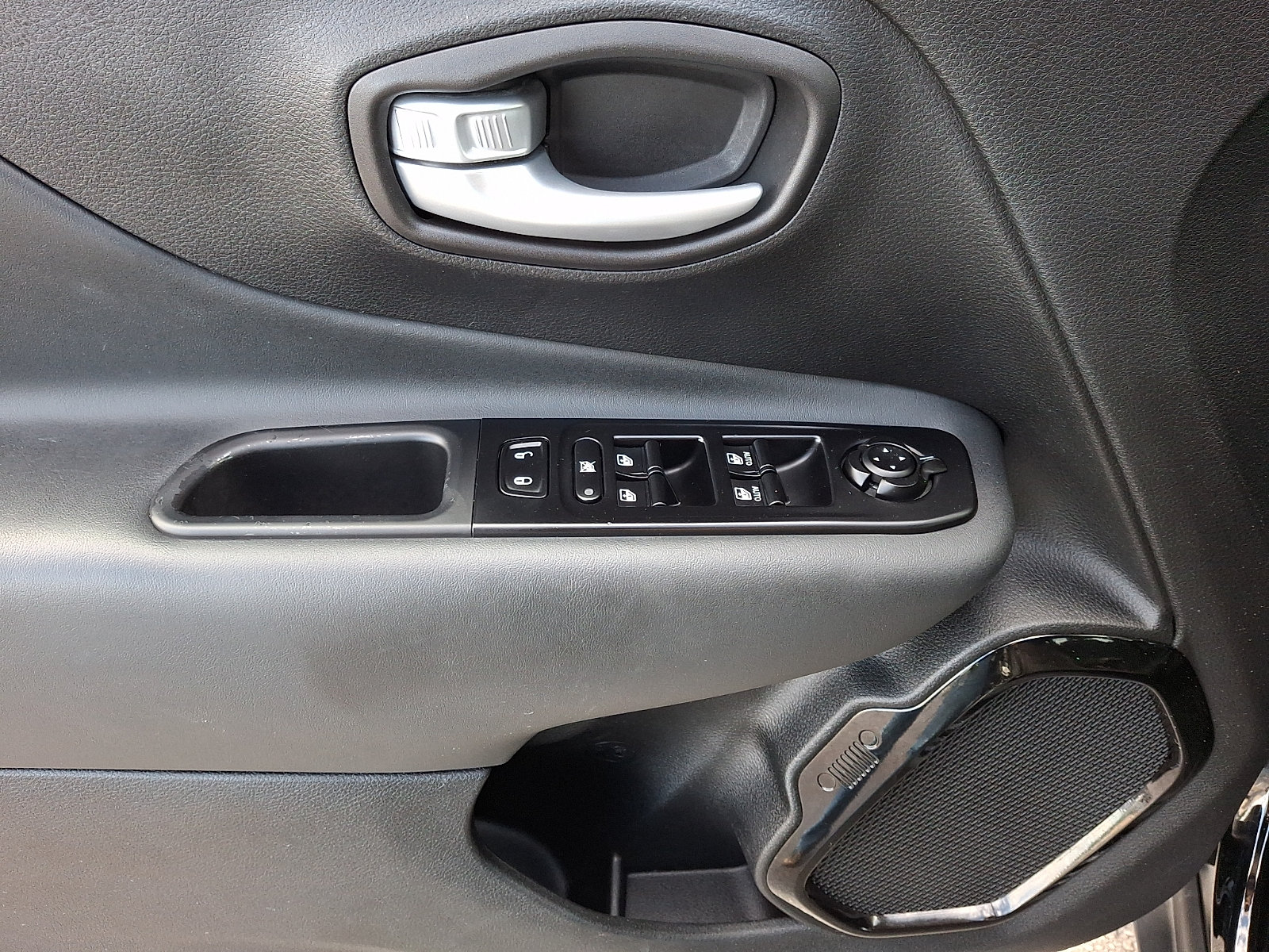 Certified 2023 Jeep Renegade Altitude AWD/4WD image 12