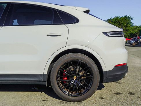 Used 2024 Porsche Cayenne S image 5