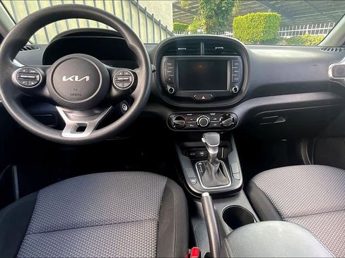 Used 2023 Kia Soul LX image 15