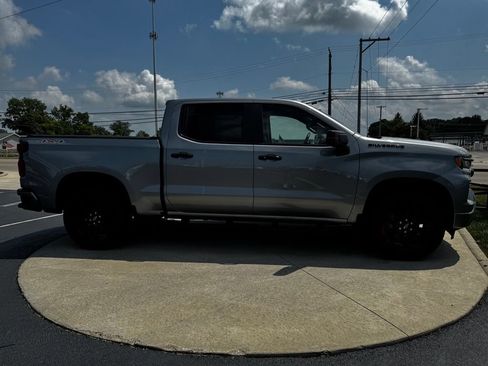 Used 2023 Chevrolet Silverado 1500 RST w/ Redline Edition AWD/4WD image 8