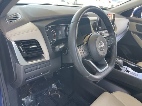 Used 2022 Nissan Rogue SV w/ SV Premium Package image 9