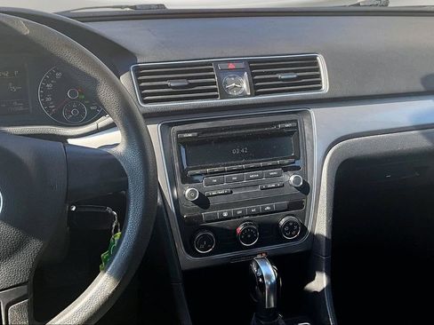 Used 2013 Volkswagen Passat 2.5 S image 10