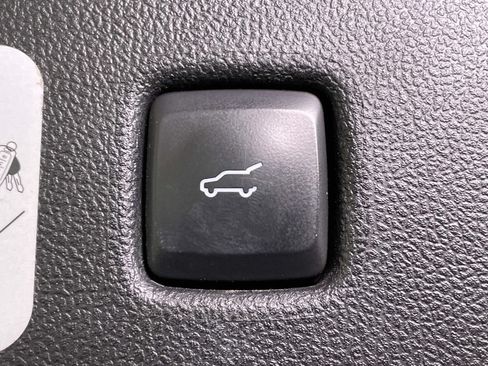 Used 2020 Ford Escape Titanium AWD/4WD image 19