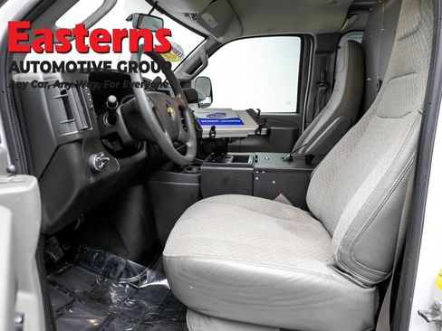 Used 2021 Chevrolet Express 2500 RWD image 13