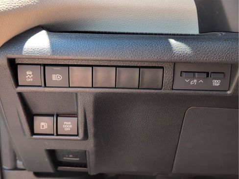 Used 2024 Toyota Sienna XLE FWD image 27