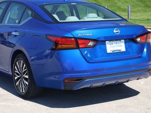 Used 2025 Nissan Altima 2.5 SV FWD image 6