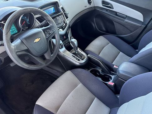 Used 2012 Chevrolet Cruze LS w/ Connectivity Package FWD image 5