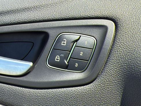 Used 2019 Ford Escape Titanium FWD image 21