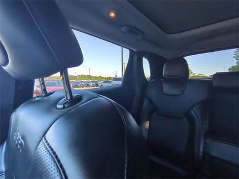 Used 2021 Jeep Cherokee Limited image 13