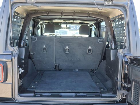 Used 2019 Jeep Wrangler Unlimited Sahara image 11