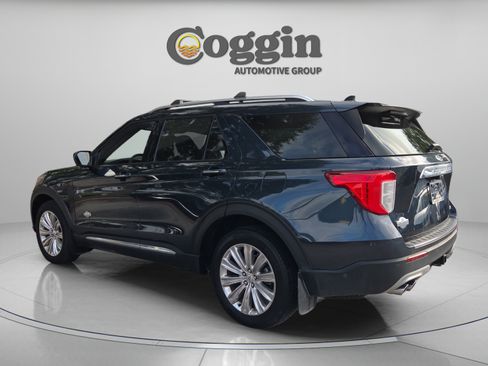 Used 2023 Ford Explorer King Ranch w/ Premium Technology Package AWD/4WD image 3