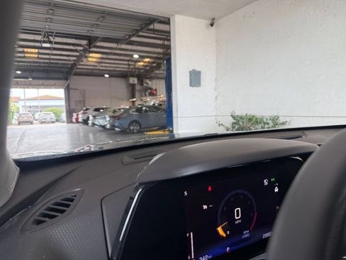 Used 2025 Chevrolet Trax LT FWD image 58