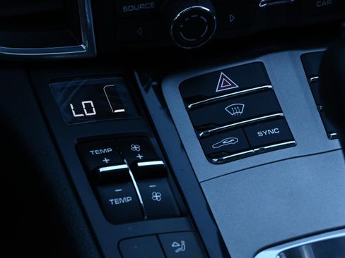 Used 2016 Porsche Panamera S image 17