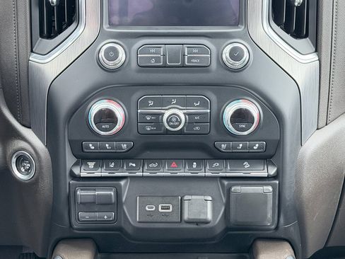 Used 2020 GMC Sierra 2500 Denali w/ Denali Ultimate Package AWD/4WD image 18