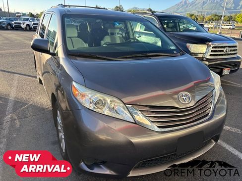 Used 2016 Toyota Sienna LE AWD/4WD image 16